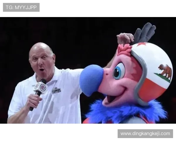 快船对阵爵士鲍尔默赛场表情引发热议球迷反应各异 快船对阵爵士鲍尔默赛场表情引发热议球迷反应各异