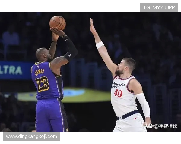 湖人对快船精彩对决直播全程回顾与赛后分析尽在这里 湖人对快船精彩对决直播全程回顾与赛后分析尽在这里