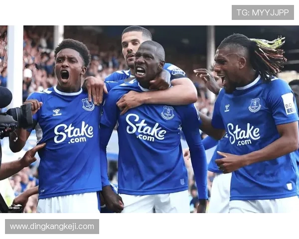 艾佛顿主场迎战热刺争夺英超关键三分双方战术博弈引人关注 艾佛顿主场迎战热刺争夺英超关键三分双方战术博弈引人关注