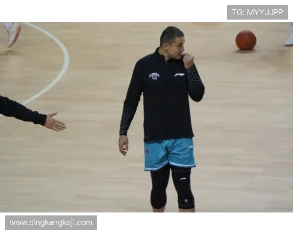 西热力江：从新疆篮球新星到职业生涯的辉煌之路探秘