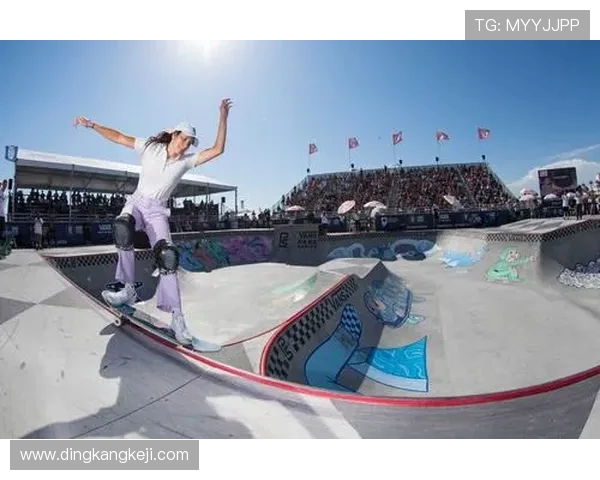 重庆飞盘队在滑板精英赛中以74分稳居积分榜首位 重庆飞盘队在滑板精英赛中以74分稳居积分榜首位