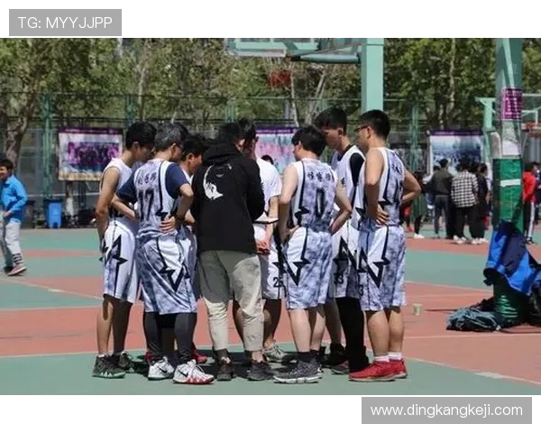 成都篮球队区域防守分析:优劣势及改进建议探讨 成都篮球队区域防守分析:优劣势及改进建议探讨